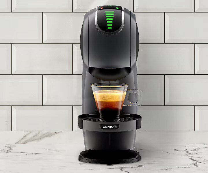 Close Up Genio S Plus Black Coffee Machine NESCAFÉ® Dolce Gusto®