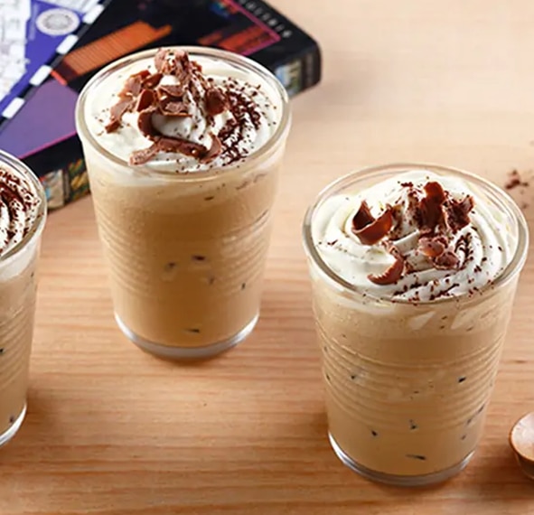Lungo frappé with vanilla ice cream and dark chocolate