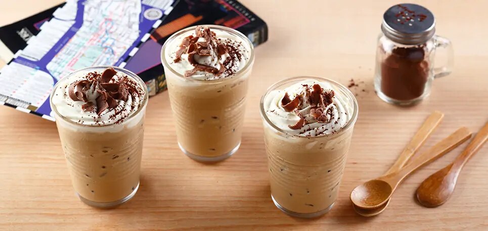Lungo frappé with vanilla ice cream and dark chocolate